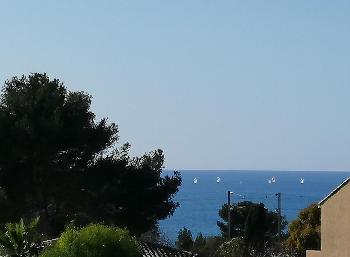 Sanary les gorguettes, studio avec terrasse vue mer Extérieur photo