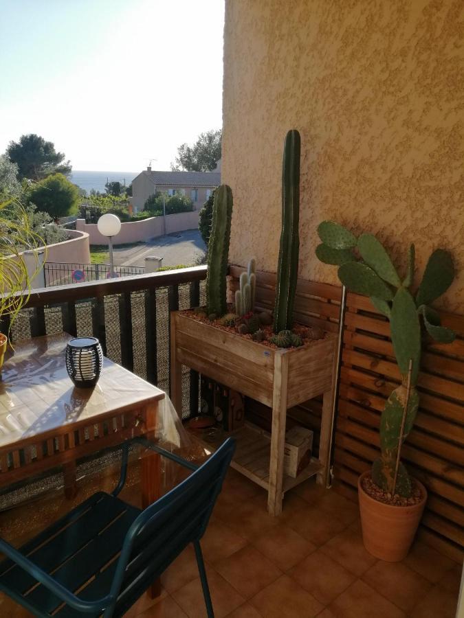 Sanary les gorguettes, studio avec terrasse vue mer Extérieur photo
