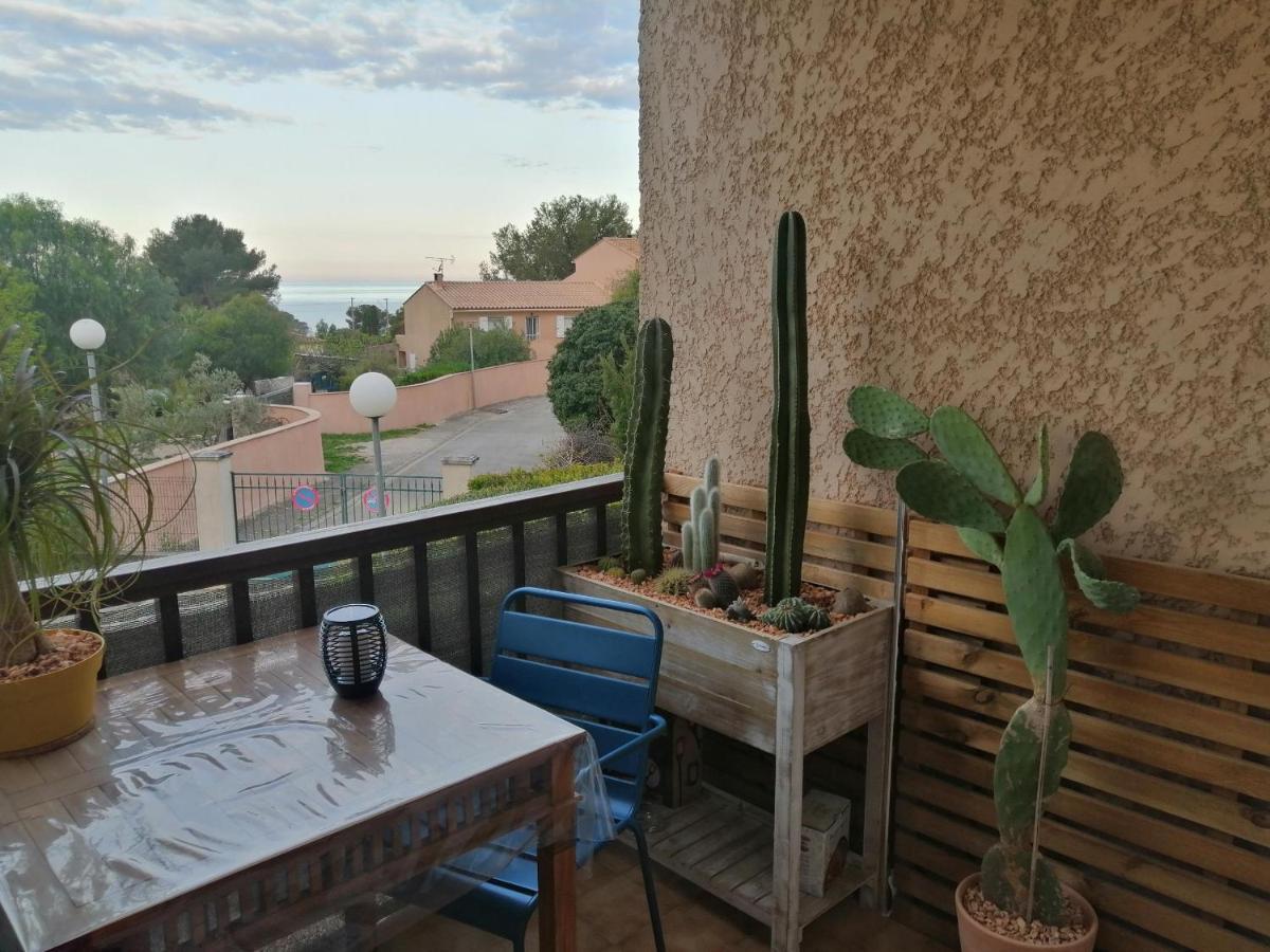 Sanary les gorguettes, studio avec terrasse vue mer Extérieur photo