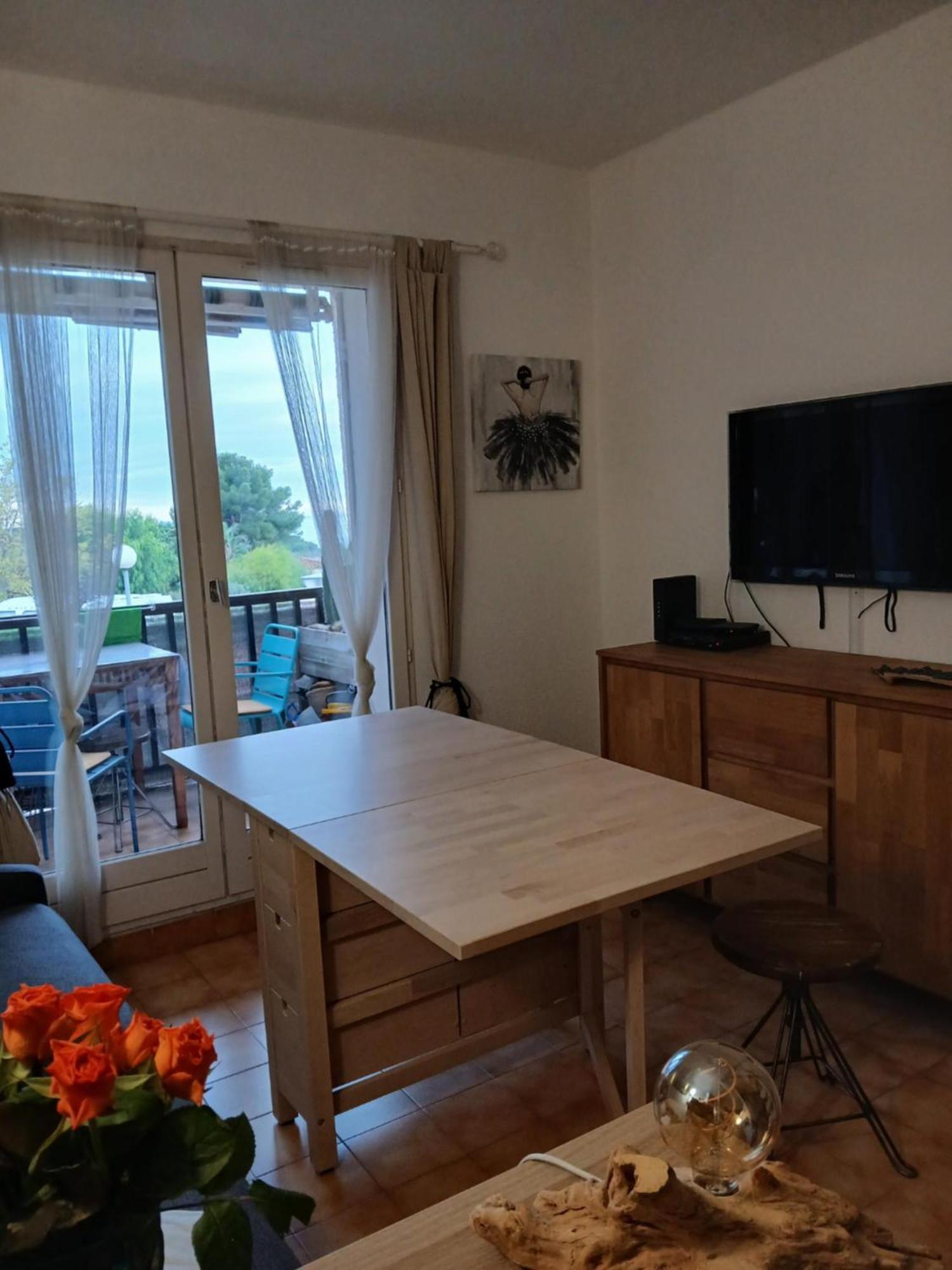 Sanary les gorguettes, studio avec terrasse vue mer Extérieur photo